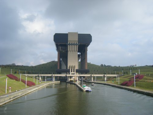 Ascenseur funiculaire de Strépy-Thieu